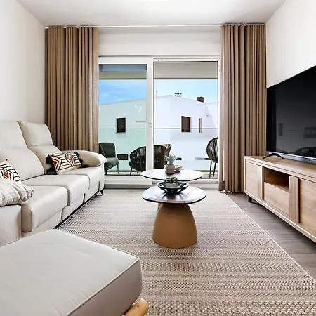 3 Bedroom With Pool Views Atica Lejlighed *