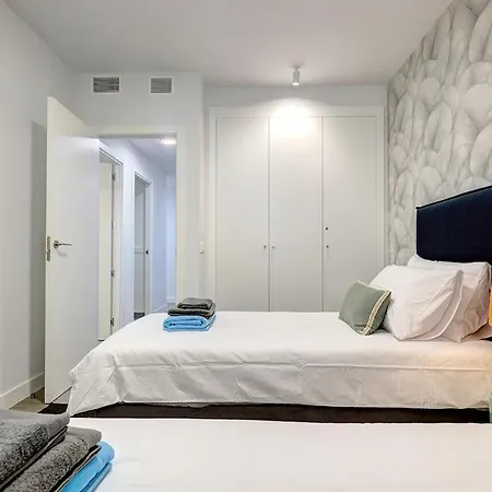 Lejlighed 3 Bedroom With Pool Views Atica