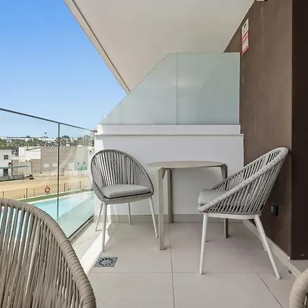 Lejlighed 3 Bedroom With Pool Views Atica *